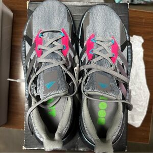 Boys Adidas Boost X9000L4 Gray. Size 5.5. Athletic Running Shoes.